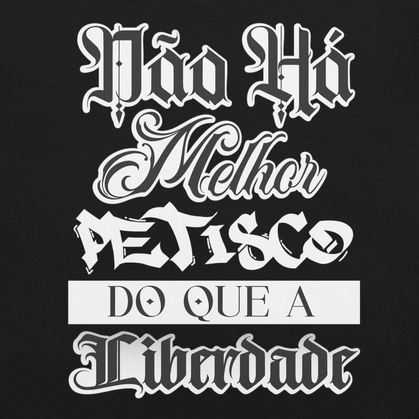 T-shirt "Não há melhor petisco do que a liberdade" "Não há melhor petisco do que a liberdade."Frase tirada de Allen Halloween, voz crua e sem filtros da cultura hip-hop tuga. Esta t-shirt é mais do que um pedaço de tecido — é resistência estampada no peit