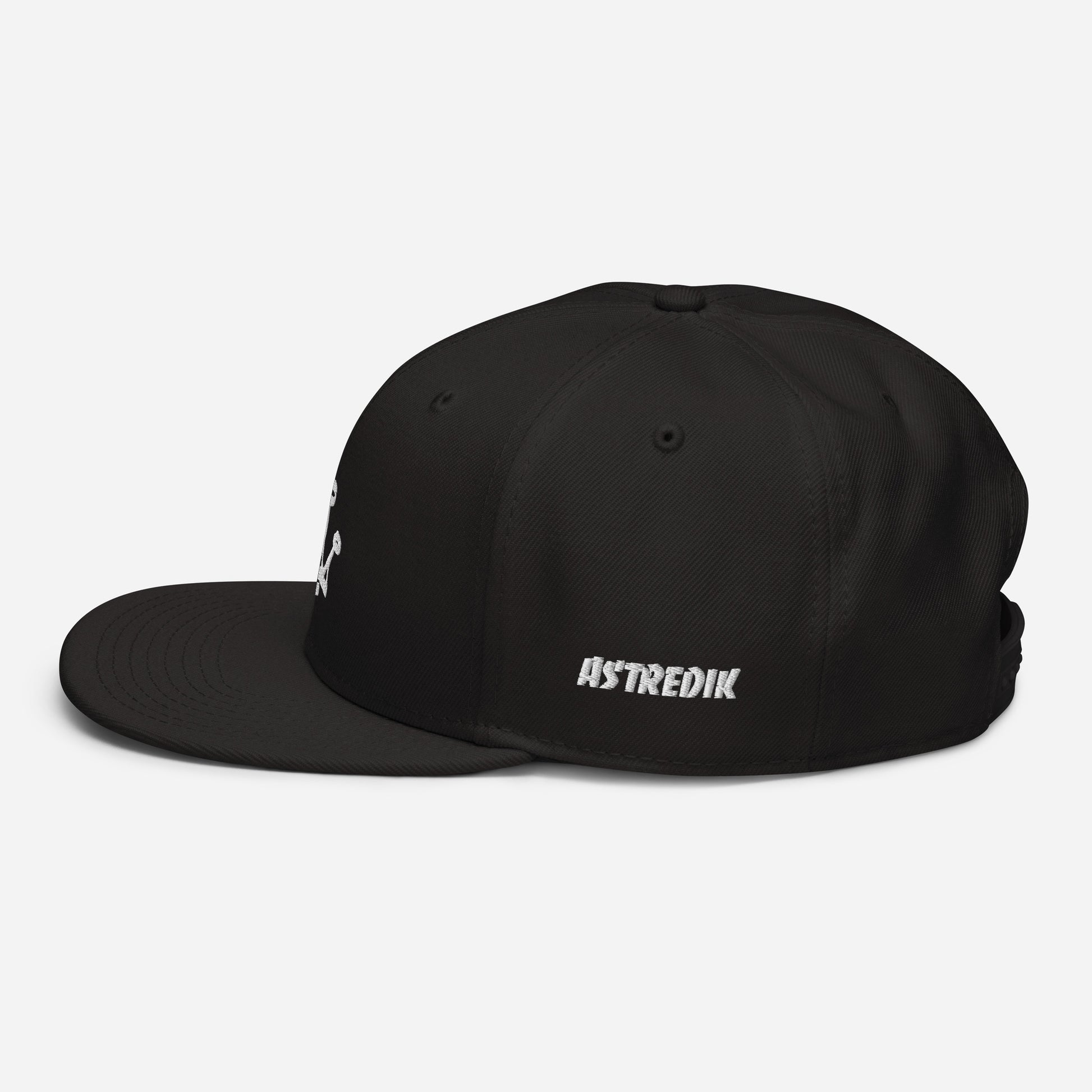 Snapback - Classic Collection Exprime-te com Originalidade e Estilo Na nossa marca, acreditamos que a moda deve refletir quem tu és. Estás farto de sentir que todas as marcas são iguais e só querem vender? Nós também. Por isso, criámos o Snapback com Dupl
