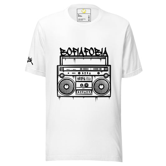 T-shirt Bofiafobia Mais do que vestir, é tomar posição.Inspirada na icónica música dos Dealema, a Bofiofobia é uma peça de confronto — uma resposta direta à opressão e à brutalidade policial. Não é só moda urbana: é uma bandeira vestível. Porquê escolher