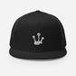 Trucker Cap Reto - Classic Collection Destaca-te com Estilo e Personalidade Na nossa marca, acreditamos que a moda deve ser uma extensão da tua personalidade. Por isso, criámos o Chapéu Reto Exclusivo - uma peça única que te distingue e celebra a tua paix